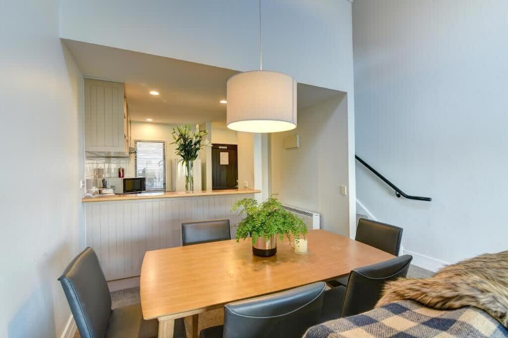 Modern 3 Bedroom With Stunning Postcard Views! 퀸즈타운 외부 사진