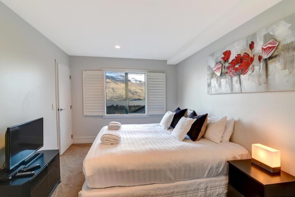 Modern 3 Bedroom With Stunning Postcard Views! 퀸즈타운 외부 사진