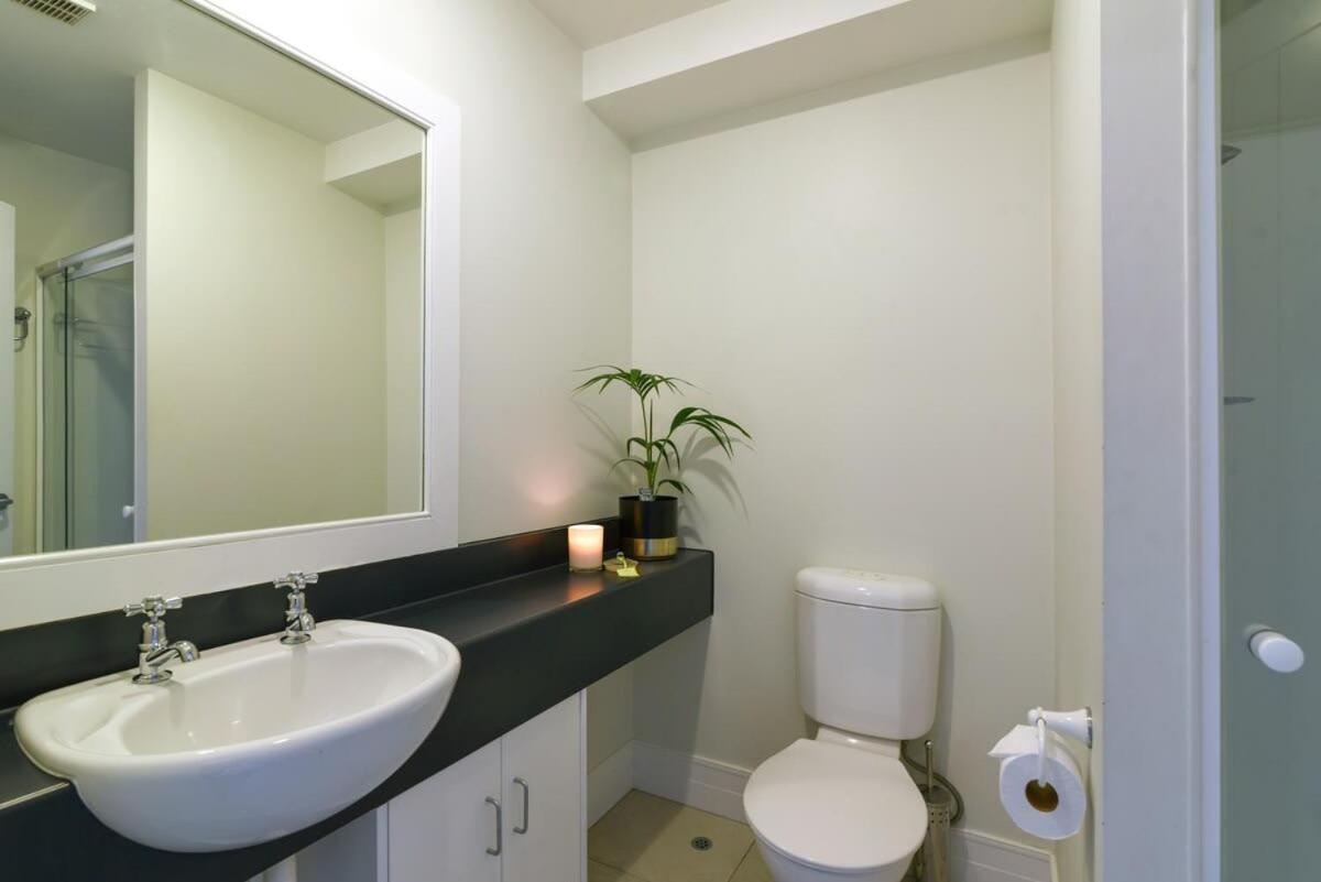 Modern 3 Bedroom With Stunning Postcard Views! 퀸즈타운 외부 사진