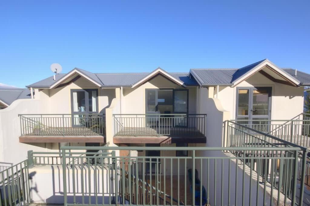 Modern 3 Bedroom With Stunning Postcard Views! 퀸즈타운 외부 사진